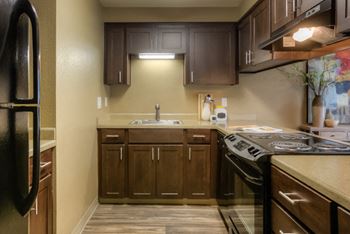 Granite Countertop at Oak Hill Apartments, Oregon